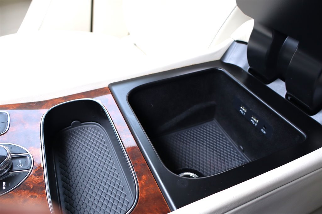 Used 2017 Bentley Bentayga AWD/4WD image 60
