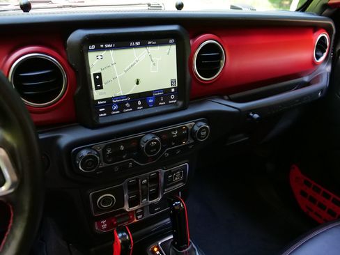 Used 2021 Jeep Wrangler Unlimited Rubicon AWD/4WD image 17