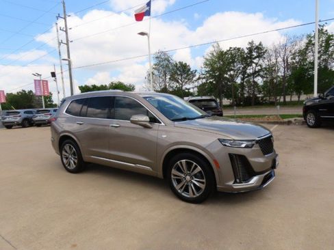 Used 2022 Cadillac XT6 Premium Luxury w/ Technology Package image 6