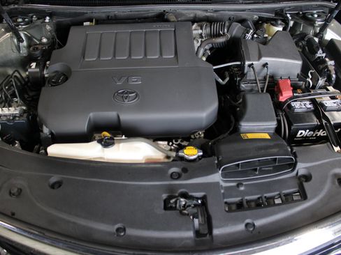 Used 2013 Toyota Avalon XLE Premium FWD image 39