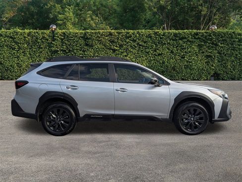 Used 2025 Subaru Outback Onyx Edition image 3