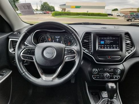 Used 2019 Jeep Cherokee Latitude Plus FWD image 12