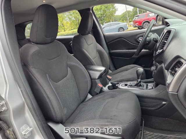 Used 2019 Jeep Cherokee Latitude w/ Popular Appearance Group FWD image 16