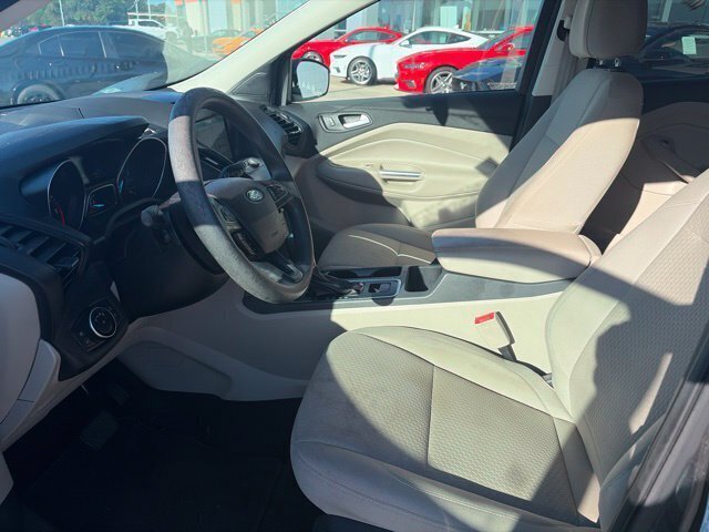 Used 2017 Ford Escape SE w/ Equipment Group 201A FWD image 9