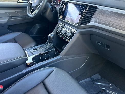 Used 2022 Volkswagen Atlas Cross Sport SE w/ Panoramic Sunroof Package FWD image 35