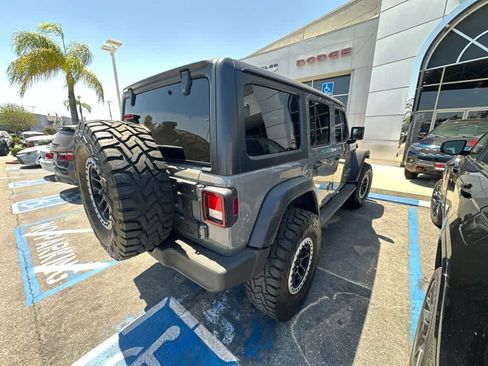 Used 2018 Jeep Wrangler Unlimited Sport S AWD/4WD image 3