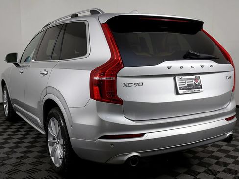 Used 2018 Volvo XC90 T5 Momentum w/ Convenience Package AWD/4WD image 11