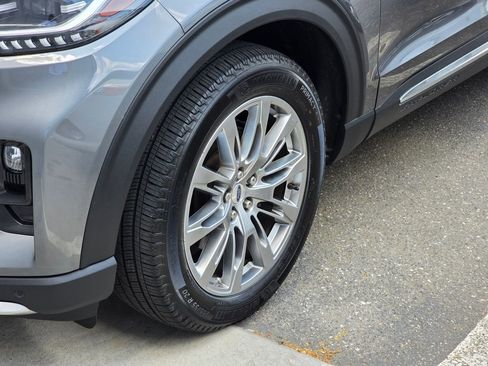 Used 2025 Ford Explorer Platinum AWD/4WD image 5