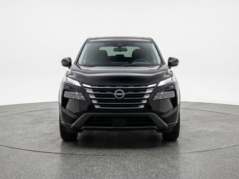 Used 2025 Nissan Rogue SV FWD image 2