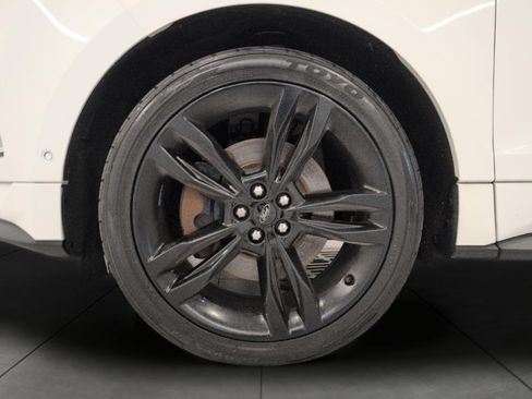 Used 2024 Ford Edge ST w/ Equipment Group 401A AWD/4WD image 3