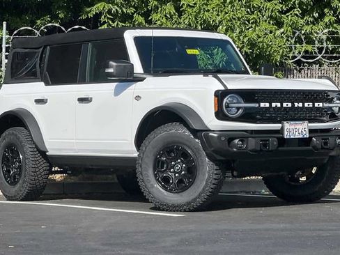 Used 2023 Ford Bronco Wildtrak image 2