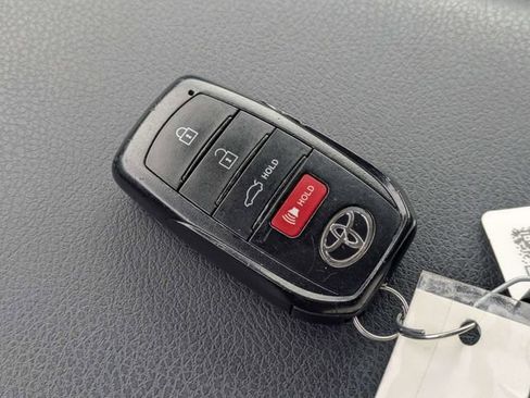 Used 2025 Toyota Camry LE image 31