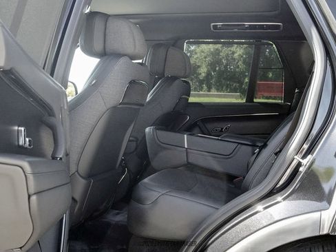Used 2026 Land Rover Range Rover SV AWD/4WD image 36