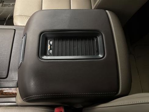 Used 2020 Chevrolet Suburban Premier image 16