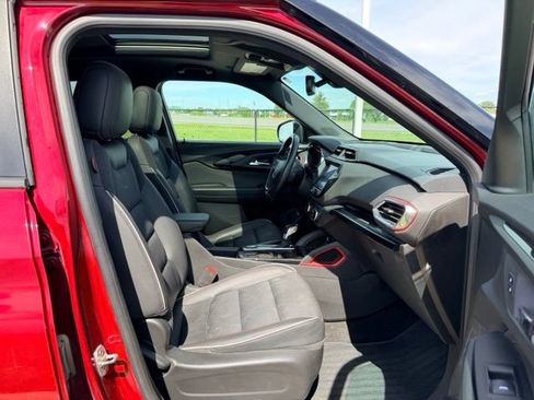 Used 2021 Chevrolet TrailBlazer RS w/ Sun and Liftgate Package AWD/4WD image 11