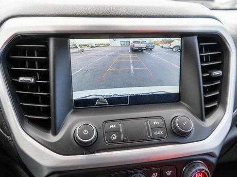 Used 2023 GMC Acadia SLE image 25