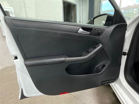 Used 2016 Volkswagen Jetta S FWD image 10