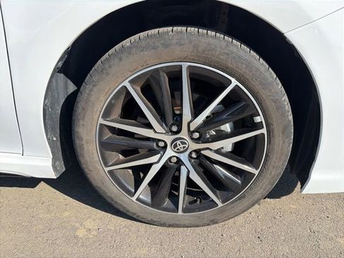 Used 2024 Toyota Camry SE image 6