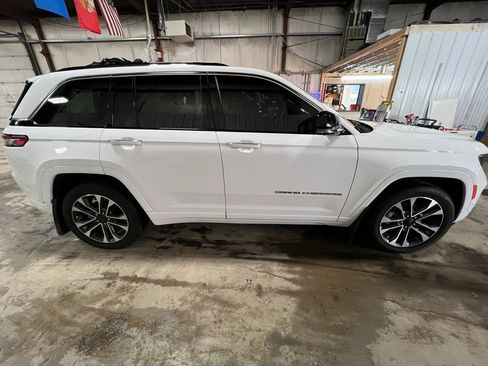 Used 2023 Jeep Grand Cherokee Overland w/ Advanced Protech Group III image 5