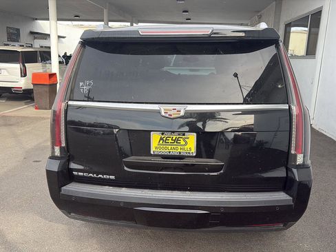 Used 2018 Cadillac Escalade 2WD image 5