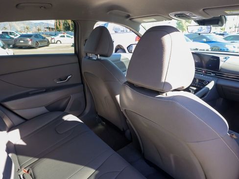 Used 2023 Hyundai Elantra SEL w/ Convenience Package image 18