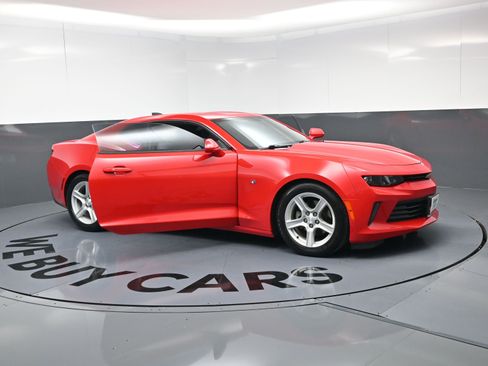 Used 2016 Chevrolet Camaro LT image 23