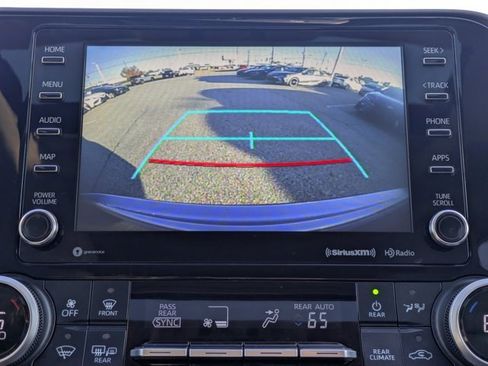 Used 2020 Toyota Highlander XLE image 24