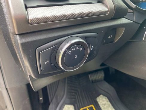 Used 2019 Ford Fusion SE image 16