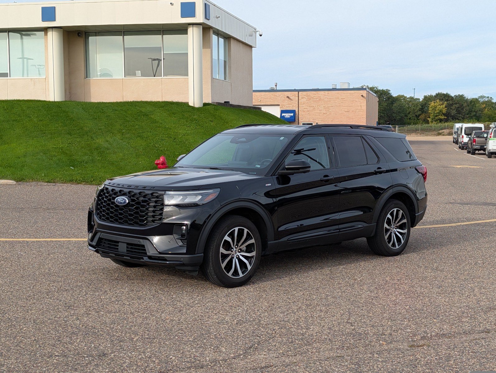 Used 2025 Ford Explorer ST-Line AWD/4WD image 1