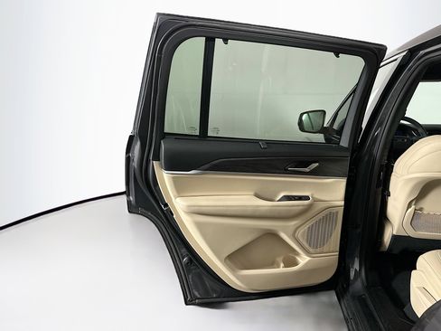 Used 2023 Jeep Grand Cherokee L Limited w/ Luxury Tech Group II image 26