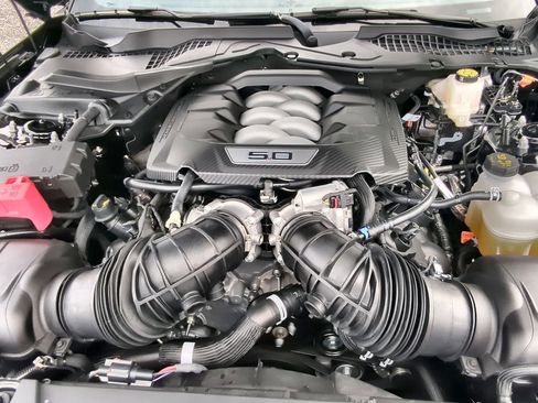 Used 2025 Ford Mustang GT RWD image 27