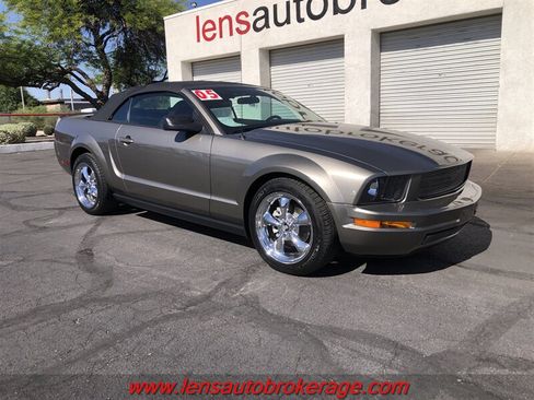 Used 2005 Ford Mustang Premium RWD image 5