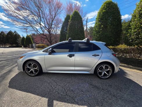 Used 2020 Toyota Corolla SE FWD image 2