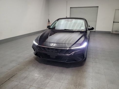 Used 2025 Hyundai Elantra Limited FWD image 15