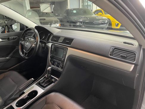 Used 2019 Volkswagen Passat 2.0T Wolfsburg w/ Wheels & Sunroof Package image 30