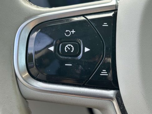 Certified 2023 Volvo XC60 B5 Plus w/ Climate Package image 22