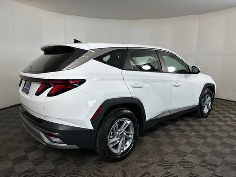 Certified 2025 Hyundai Tucson SE image 3