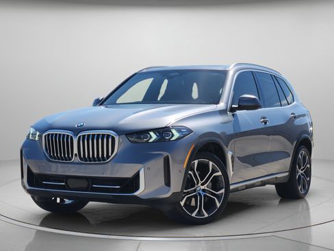 Used 2025 BMW X5 xDrive40i w/ Parking Assistance Package AWD/4WD image 1