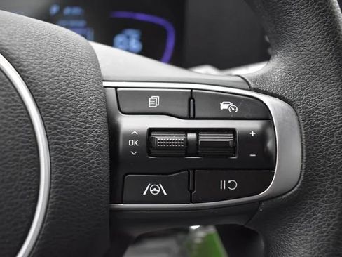 Used 2025 Kia Sportage LX FWD image 22
