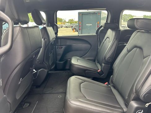 New 2026 Chrysler Pacifica Select image 23