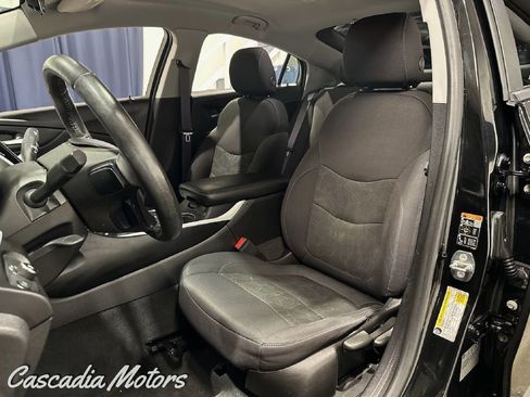 Used 2017 Chevrolet Volt LT w/ Comfort Package image 8