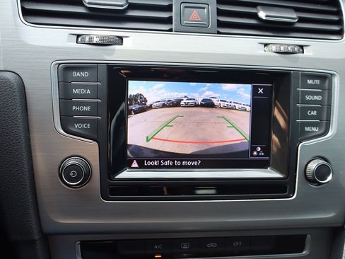 Used 2015 Volkswagen Golf TDI S FWD image 23