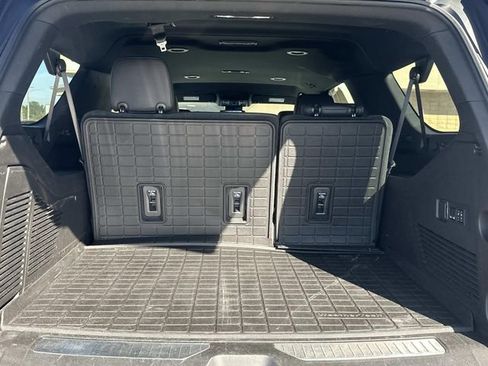 Used 2023 Chevrolet Suburban Z71 w/ Luxury Package image 14