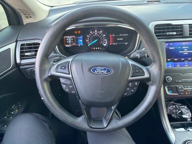 Used 2020 Ford Fusion SE FWD image 16