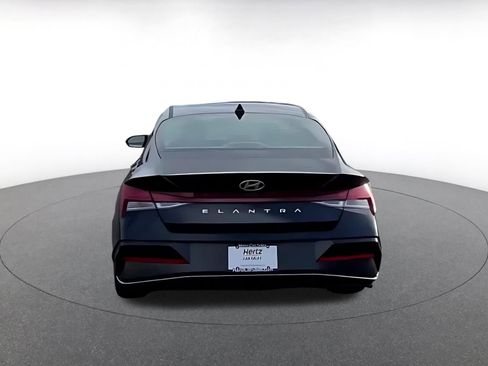 Used 2025 Hyundai Elantra SEL image 12