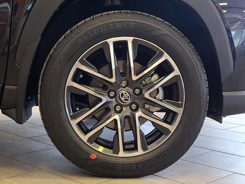 Used 2026 Toyota Corolla Cross XLE w/ Convenience Package image 8