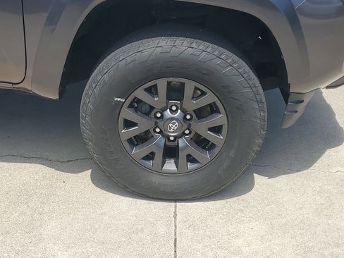 Used 2021 Toyota Tacoma SR5 RWD image 7