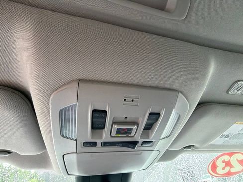 Used 2023 Toyota Highlander XLE AWD/4WD image 21