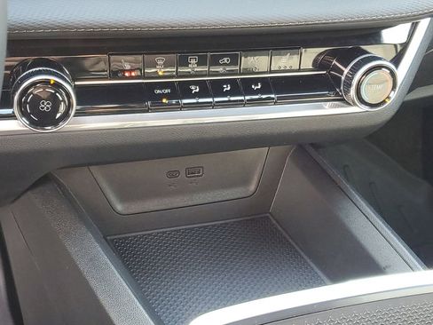 Used 2025 Chevrolet Equinox LT image 19