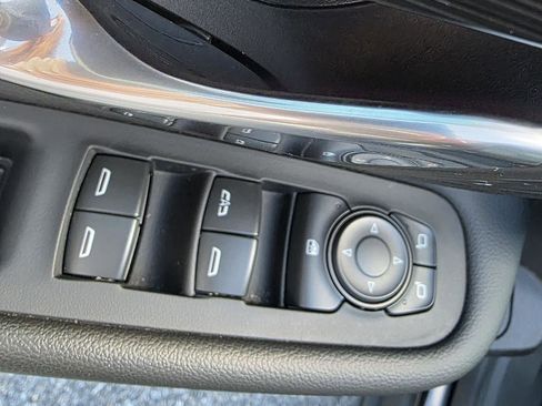 Used 2024 GMC Terrain SLT image 11